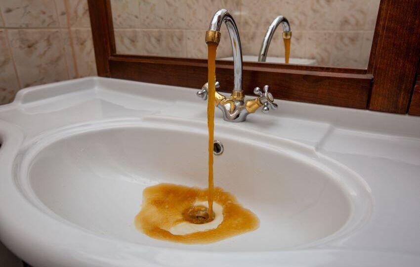 rusty-water-faucet